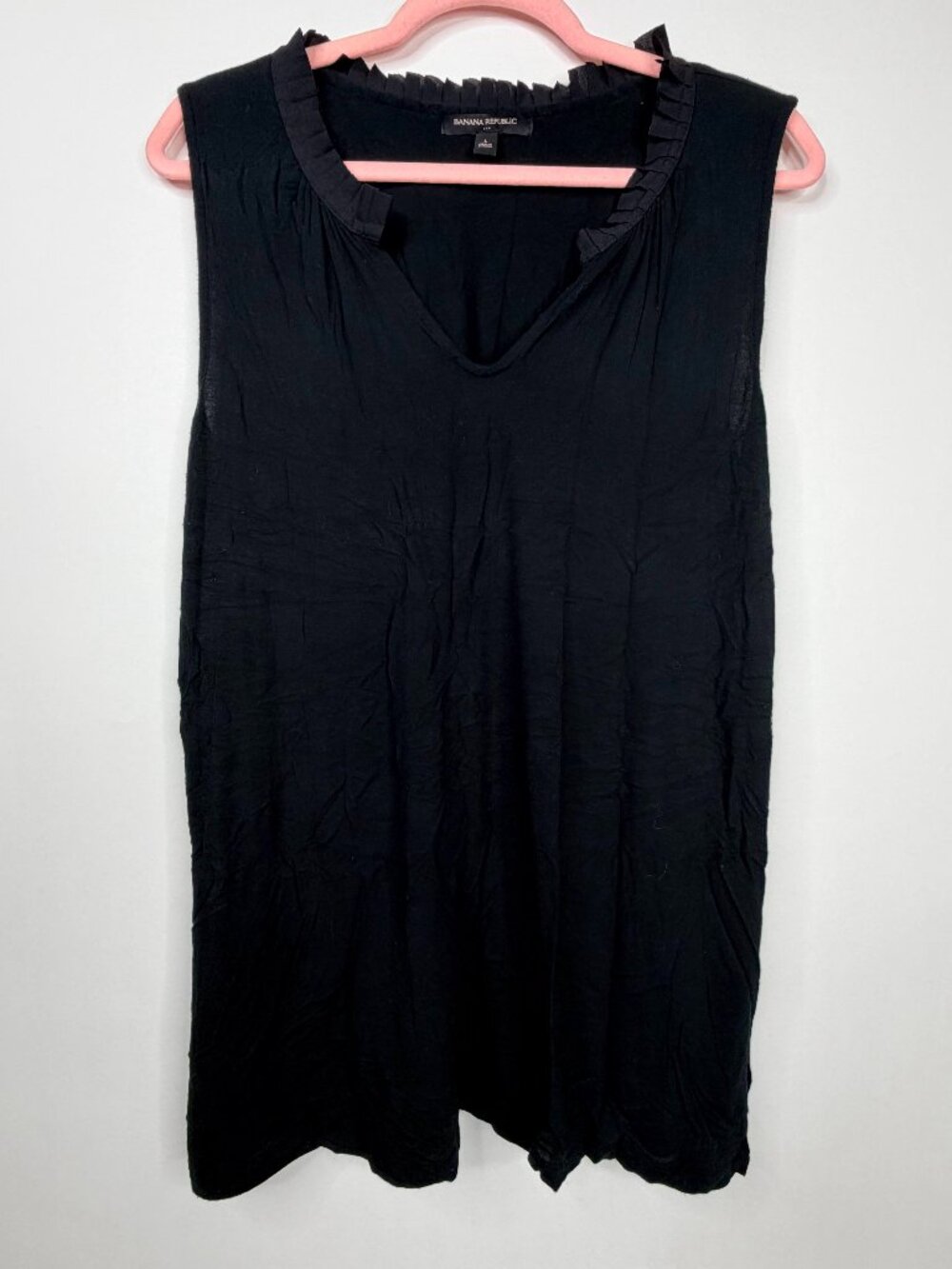 Banana Republic Ruffled V-Neck Shell Black Large #A3215 - Picture 2 of 7